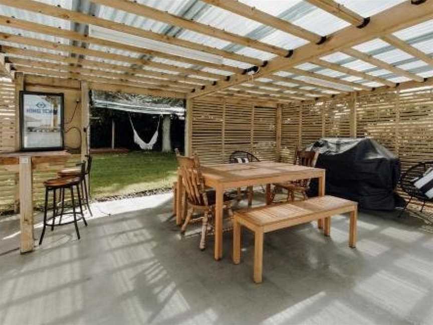 THE BAREFOOT BUNGALOW - OPUNAKE BEACH, Okato, New Zealand