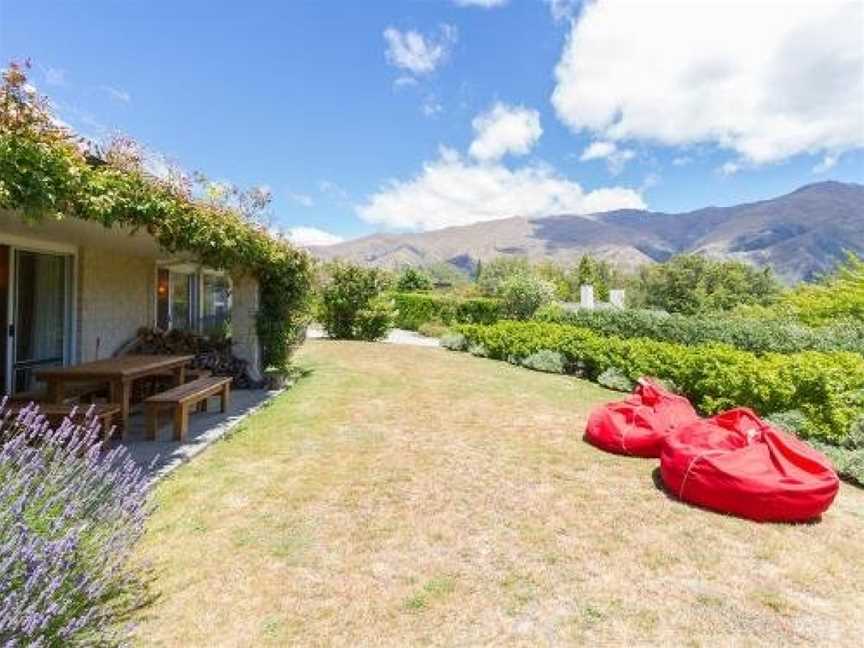 Eely Point Escape - Wanaka Holiday Home, Wanaka, New Zealand