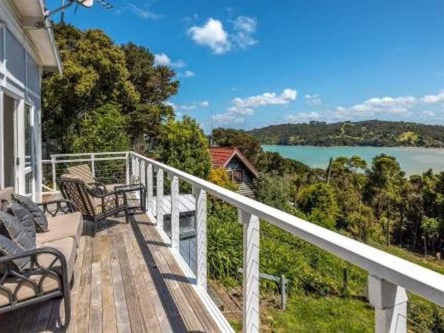 Black View Bach, Waiheke Island (Suburb), New Zealand