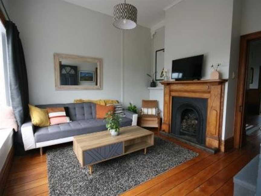 Kingwell Cottage - New Plymouth Holiday Home, Ferndale, New Zealand