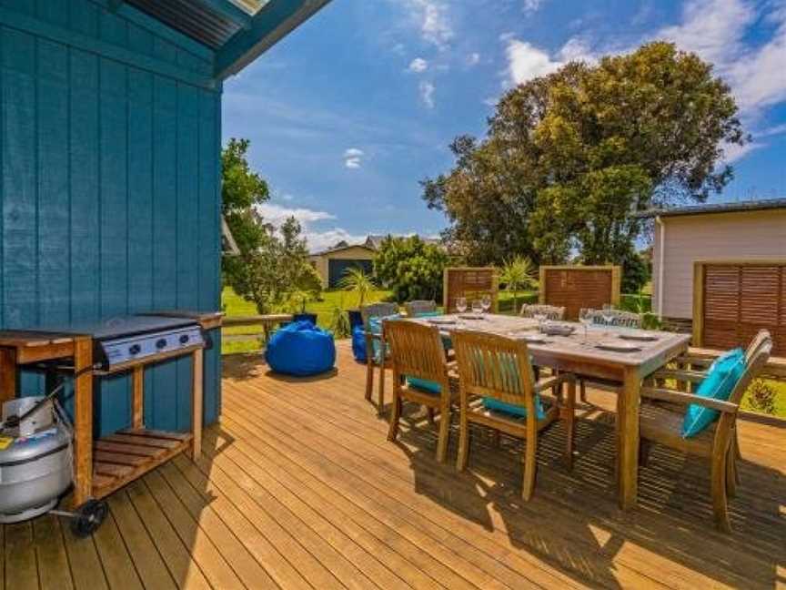 Bahama Blue - Matarangi Holiday Home, Matarangi, New Zealand