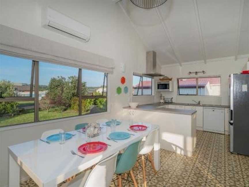 Bay Coast Happy Place - Cooks Beach Holiday Home, Whitianga, New Zealand