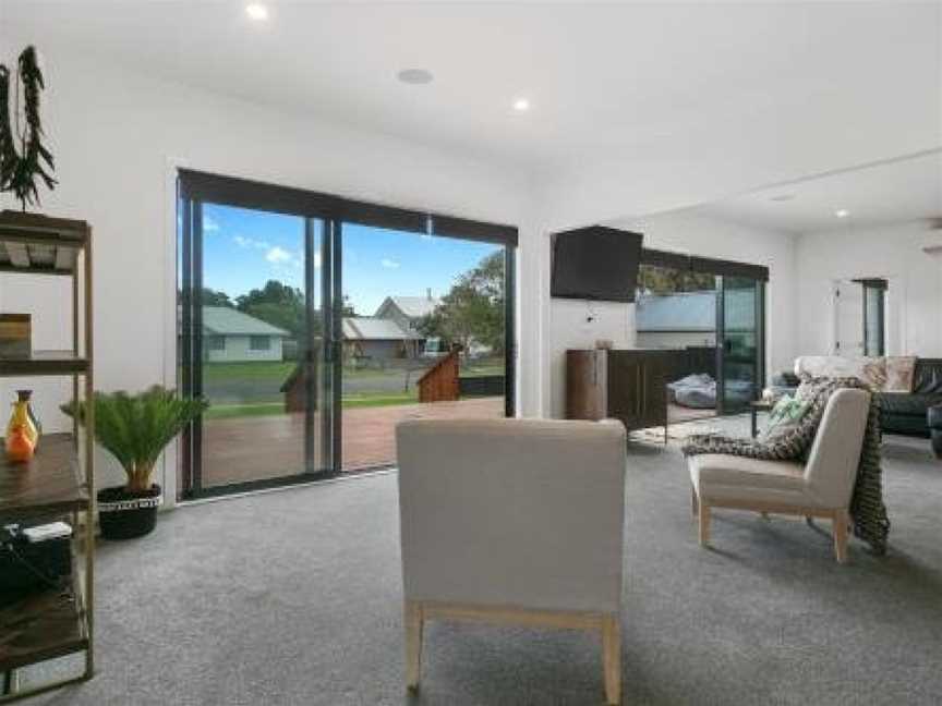 Sky Above Beach Below - Waihi Beach Holiday Home, Waihi Beach, New Zealand