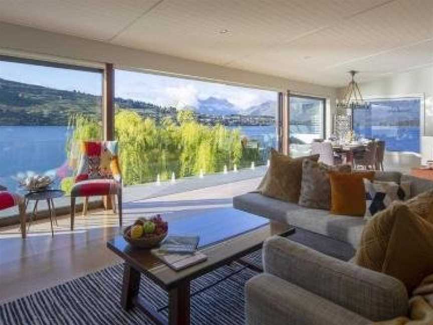 Kohanga Luxury Lakeside Villa by Amazing Accom, Argyle Hill, New Zealand