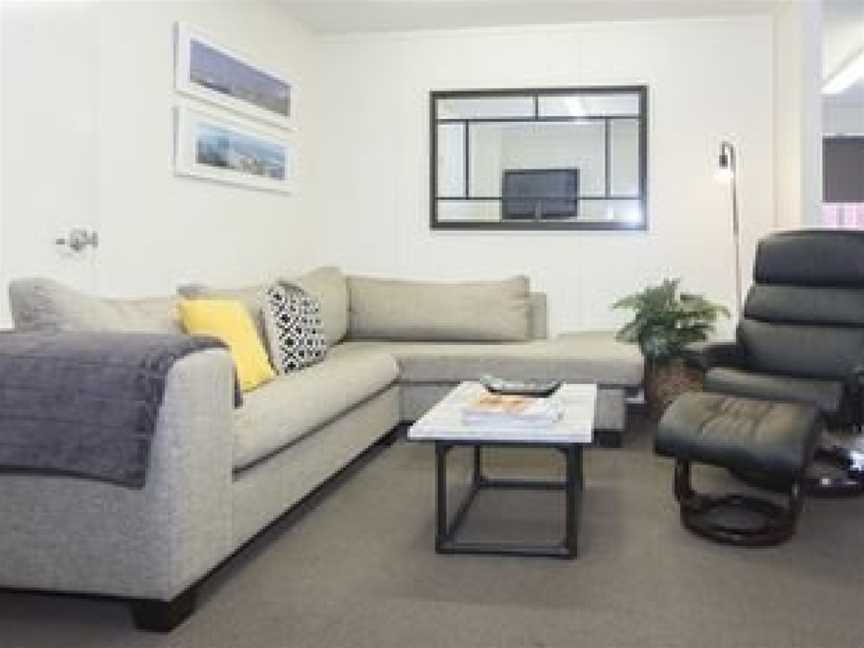 STYLISH IN STRANDON - GREAT VALUE APARTMENT, Ferndale, New Zealand