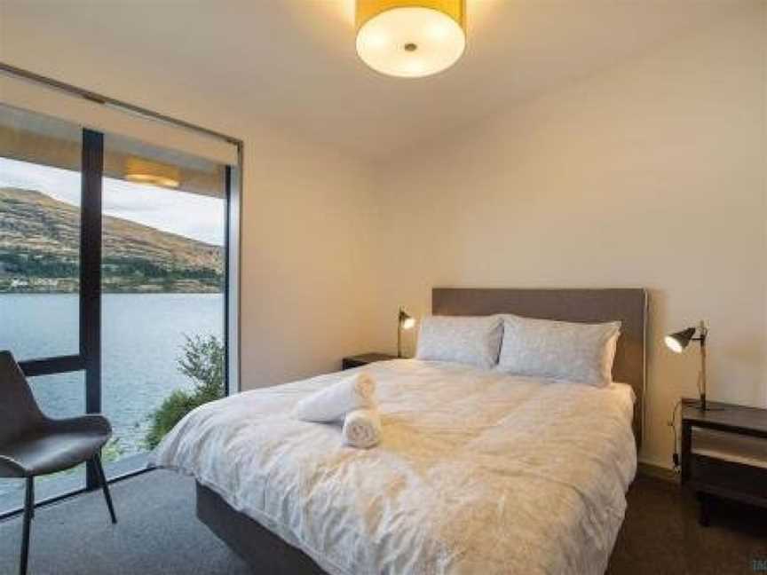 Atalante - Lakefront Location with Stunning Views, Argyle Hill, New Zealand