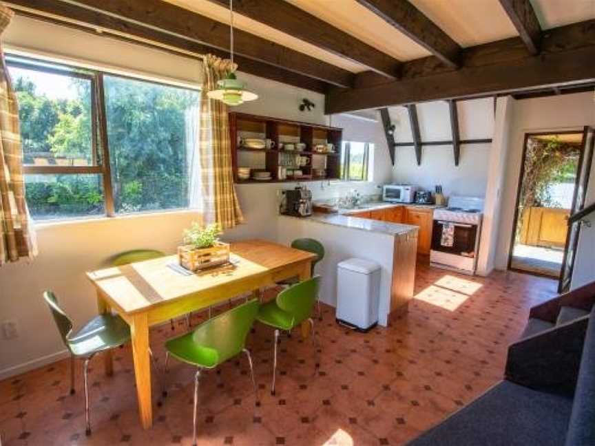 Evergreen Cottage - Motueka Holiday Home, Kaiaka, New Zealand