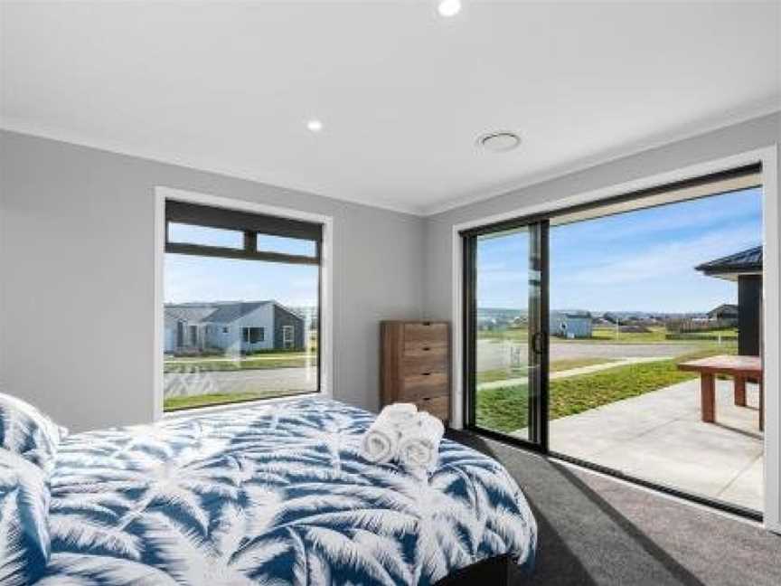 Yogi's Retreat - Rainbow Point Holiday Home, Taupo, New Zealand