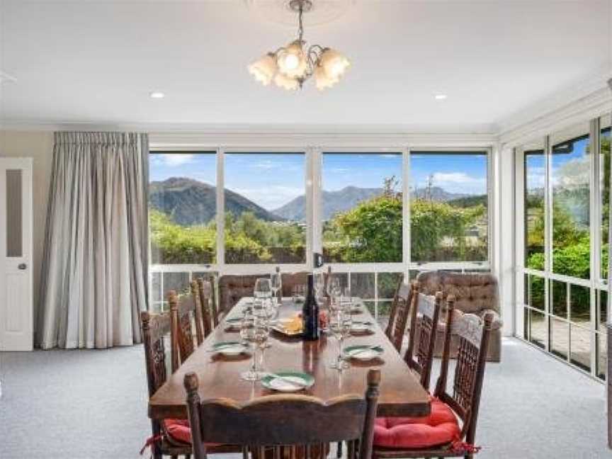 Manuka Views - Wanaka Holiday Home, Wanaka, New Zealand