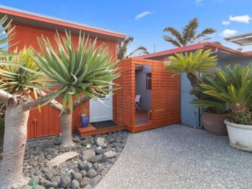 Bach on Wilson - Waihi Beach Holiday Home, Waihi Beach, New Zealand