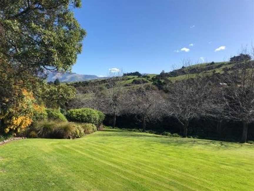 Tranquil Family Retreat, Akaroa, New Zealand