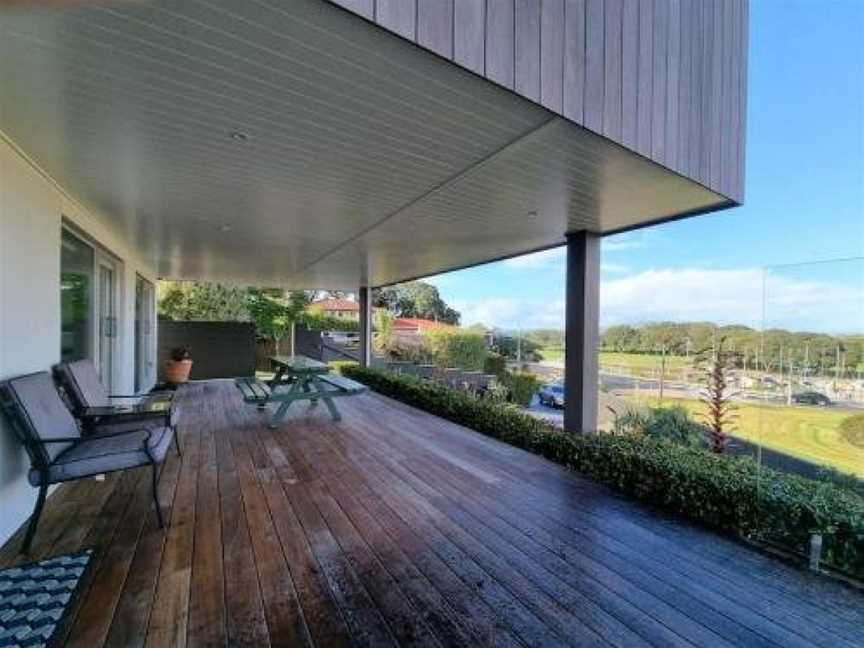 Fabulous Castor Bay 1 Bedroom With Views and SkyTV, Castor Bay, New Zealand