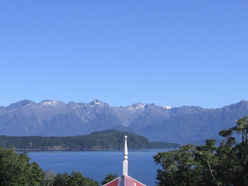 Murrells Grand View House, Accommodation in Manapouri