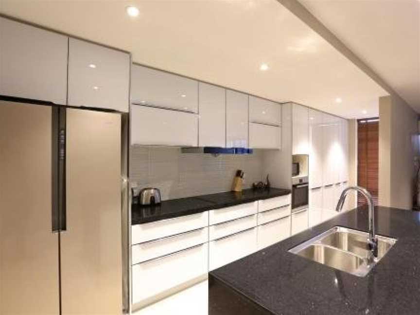 Golden Sun Apartment -Two bedrooms, Three bedrooms, Christchurch (Suburb), New Zealand