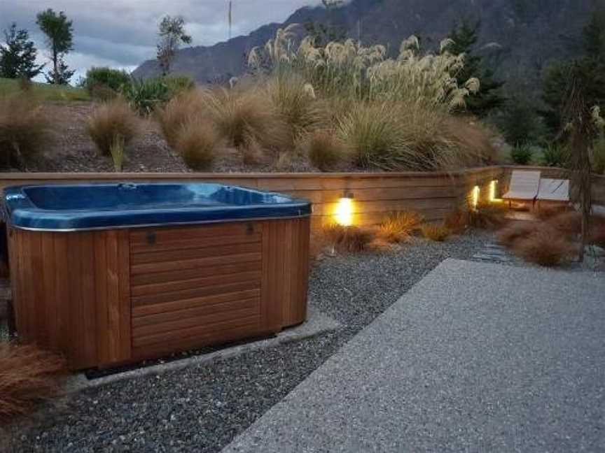 Beautiful Lake and Alpine Views - Queenstown, Argyle Hill, New Zealand