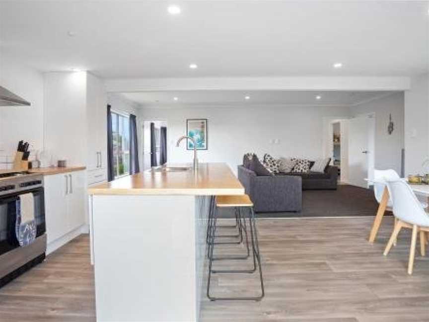 Coastal Breeze - Waihi Holiday Home, Waihi Beach, New Zealand