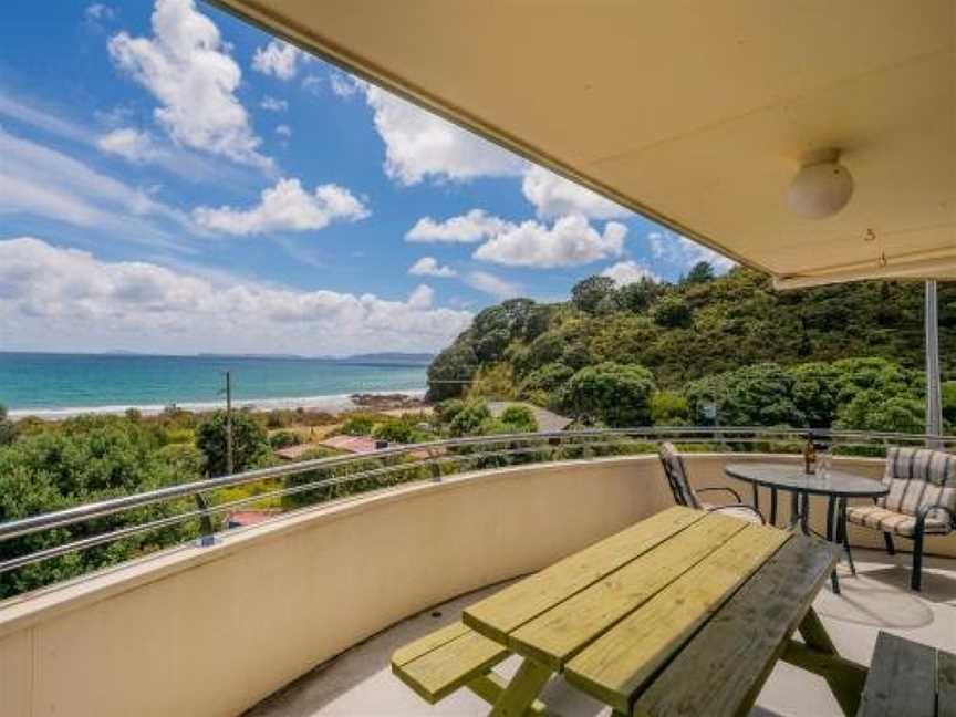 Easties Manner - Rings Beach Holiday Home, Matarangi, New Zealand