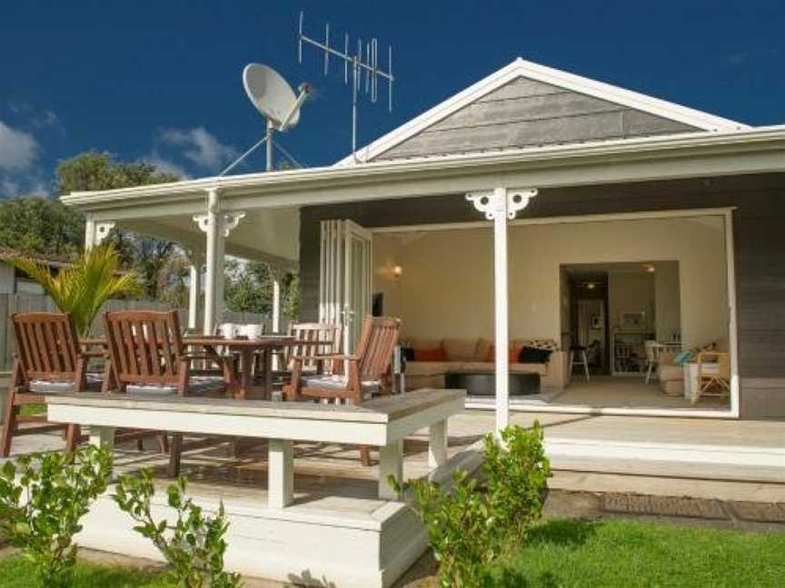 Best at The Beach - Whangamata Holiday Home, Whangamata, New Zealand