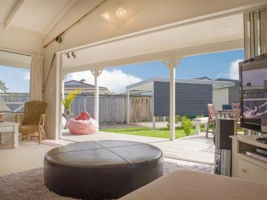 Best at The Beach - Whangamata Holiday Home, Whangamata, New Zealand