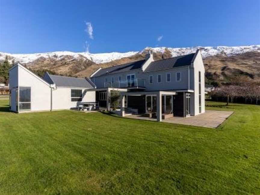 Elderberry Elegance - Wanaka Holiday Home, Wanaka, New Zealand