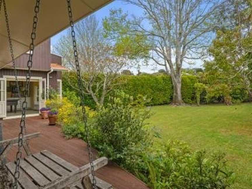 A Ray of Sunshine - Manly Holiday Home, Whangaparaoa, New Zealand