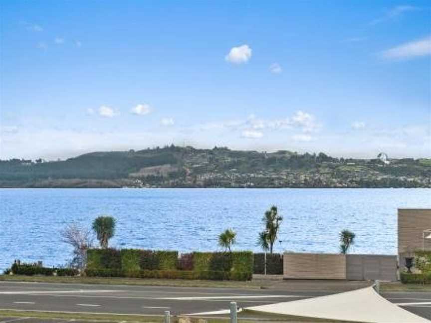 Lakeside Delight - Two Mile Bay Holiday Apartment, Taupo, New Zealand