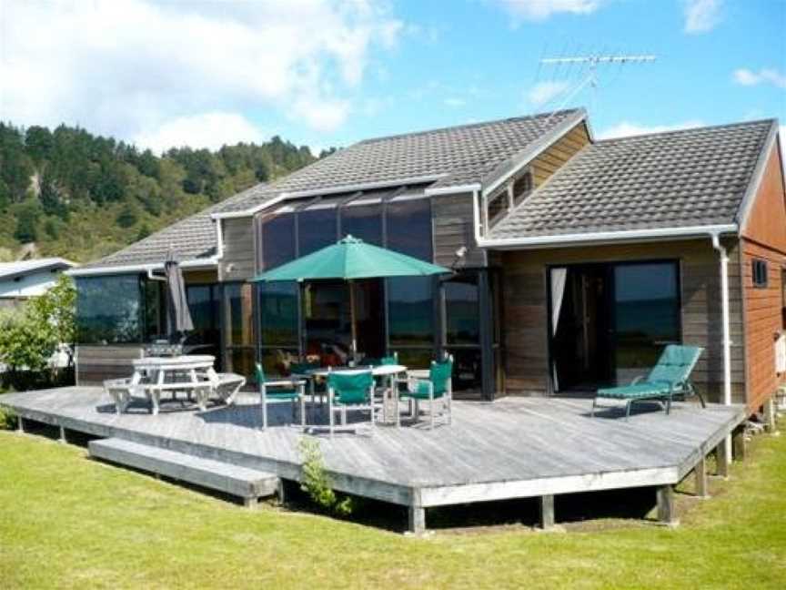 Matarangi Ocean Views - Matarangi Holiday Home, Matarangi, New Zealand