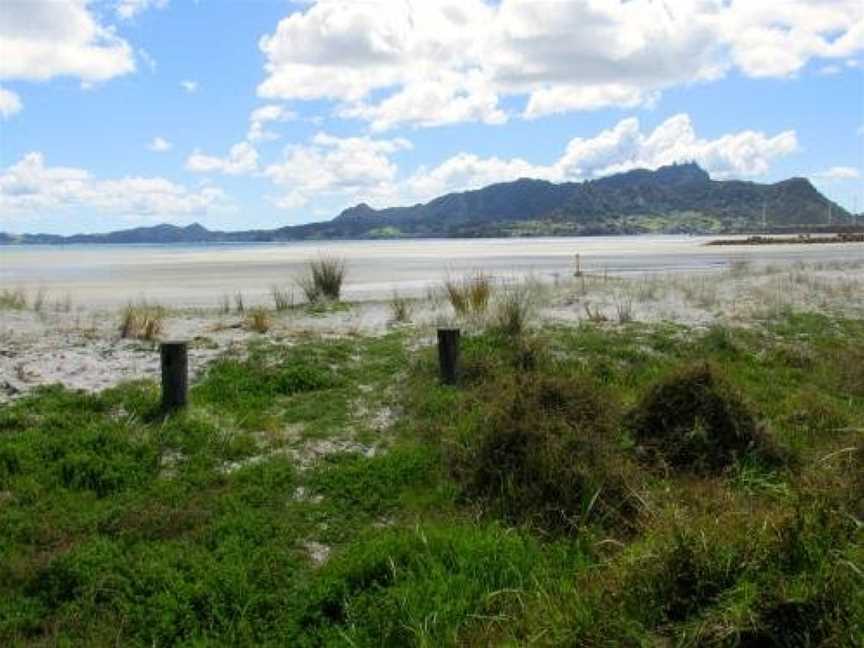 Manaia View Bach - One Tree Point Bach, New Zealand