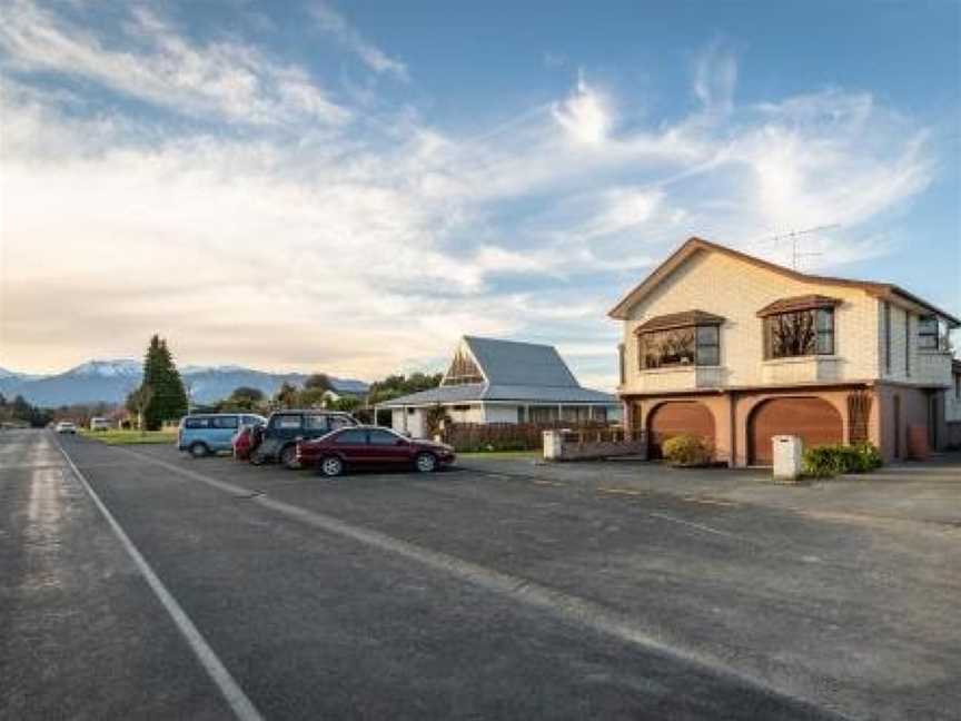 Redcliff House - Te Anau Holiday Home, Te Anau, New Zealand