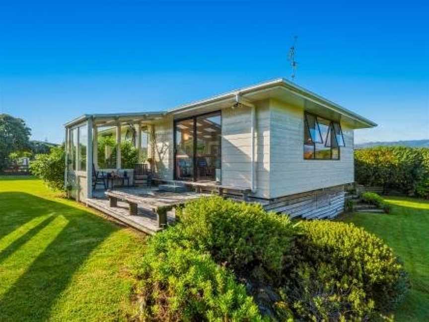 Waikanae Waves - Waikanae Beach Holiday Home, Paraparaumu, New Zealand