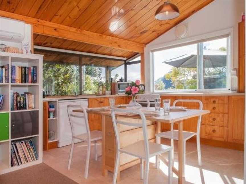 Perfect on Pleasant - Pauanui Holiday Home, Pauanui, New Zealand