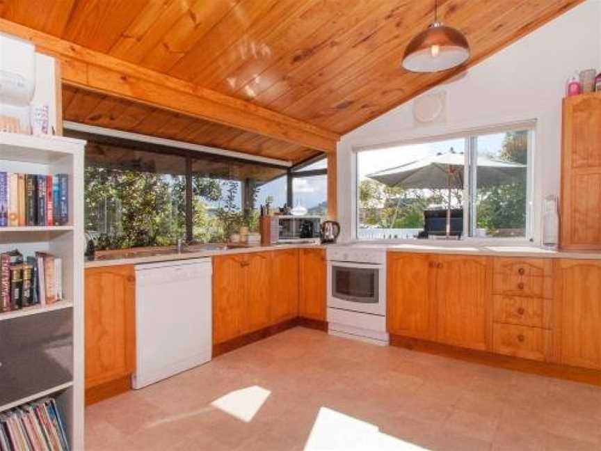 Perfect on Pleasant - Pauanui Holiday Home, Pauanui, New Zealand