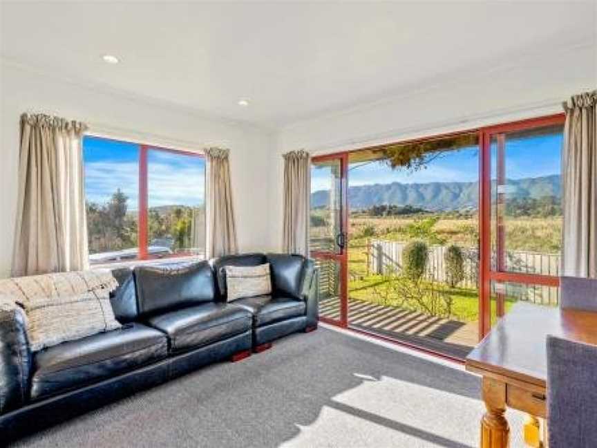 Cottage on Rutherford - Waikanae Beach Holiday Home, Waikanae, New Zealand