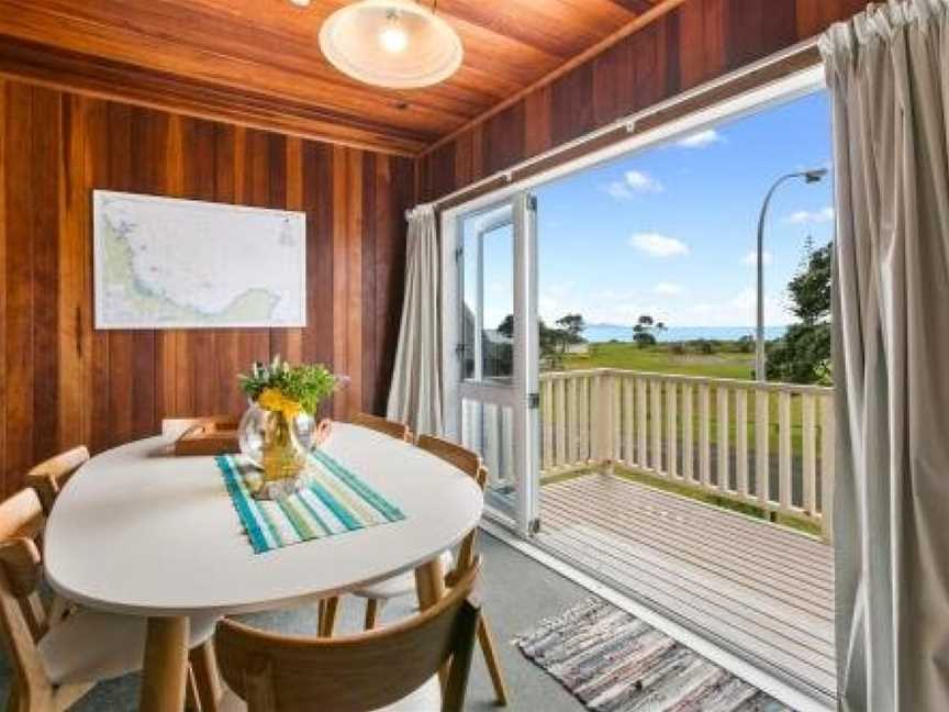 Waihi Charm - Waihi Beach Holiday Home, Waihi Beach, New Zealand