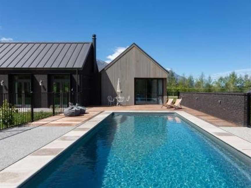 Coronet Lodge Pool Indoor Outdoor Fire, Lower Shotover, New Zealand