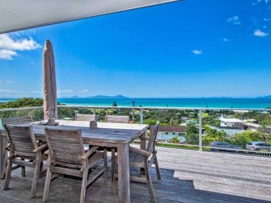 Surfers Lookout - Waipu Cove Holiday Home, Waipu, New Zealand