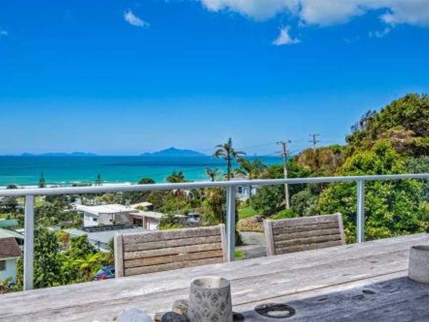 Surfers Lookout - Waipu Cove Holiday Home, Waipu, New Zealand