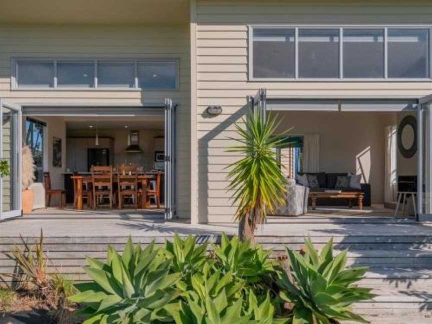 Golfers and Beach Lovers Dream - Matarangi Holiday House, Matarangi, New Zealand