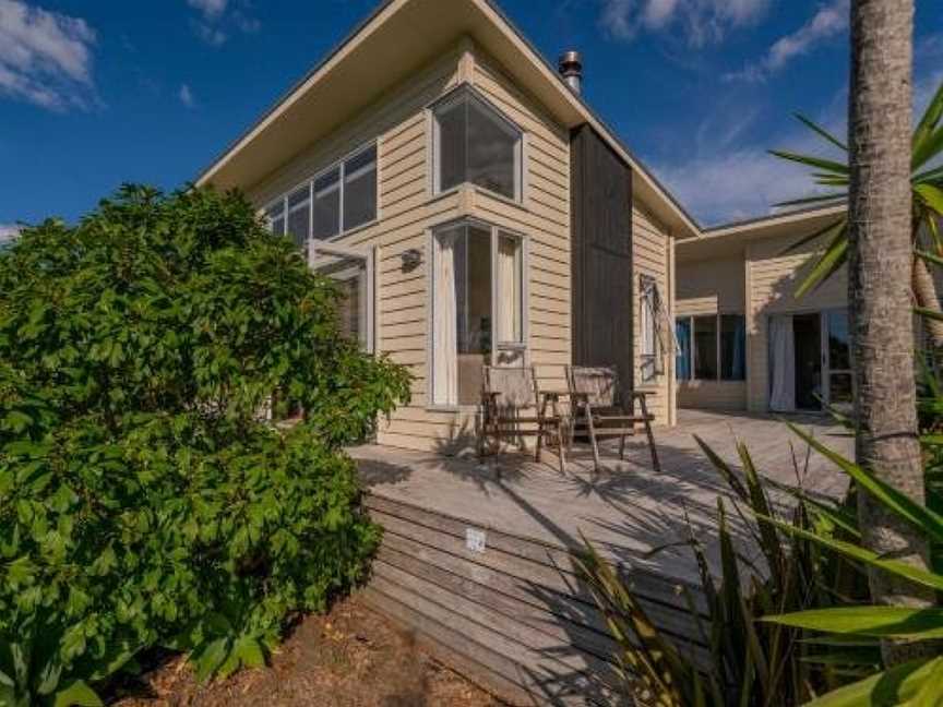 Golfers and Beach Lovers Dream - Matarangi Holiday House, Matarangi, New Zealand