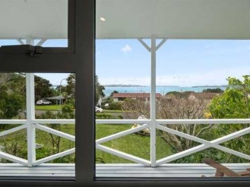 Tide and True - Algies Bay Holiday Home, Highbury (Palmerston North), New Zealand