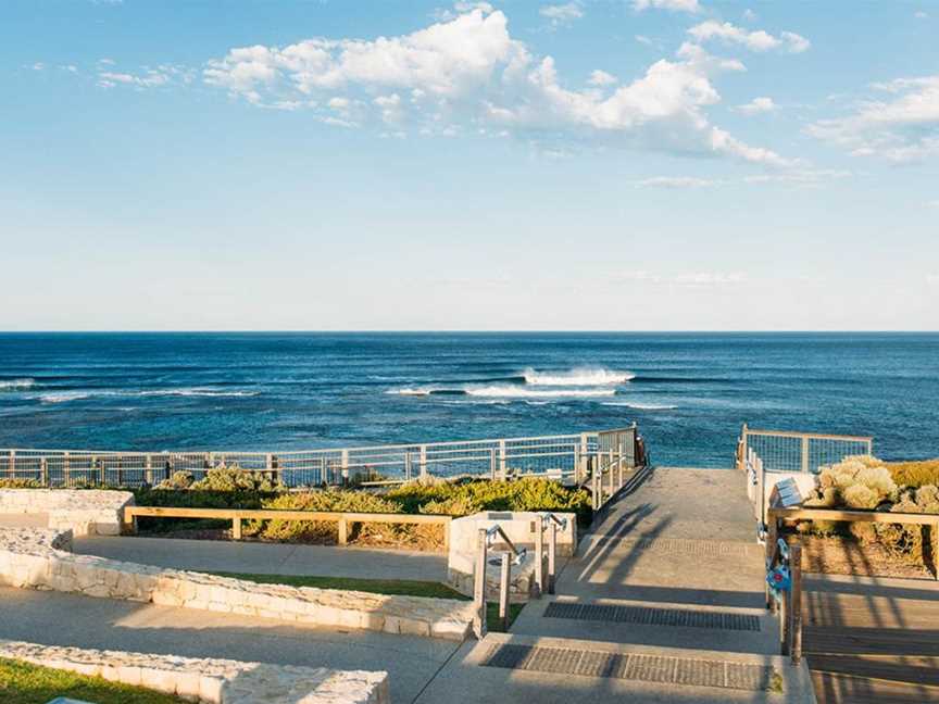 Surfing at Surfers Point, Tourist attractions in Prevelly