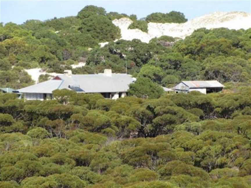 Eyre Bird Observatory, Tourist attractions in Cocklebiddy