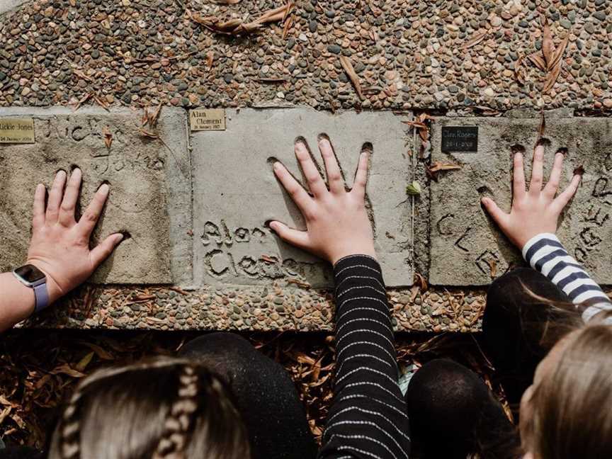 Hands of Fame Park, Tourist attractions in Tamworth