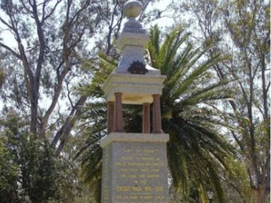 Murchison War Memorial, Tourist attractions in Murchison