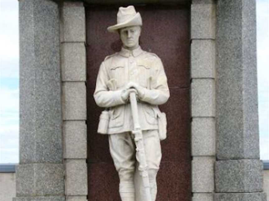 Warrnambool Soldiers' Memorial, Tourist attractions in Warrnambool