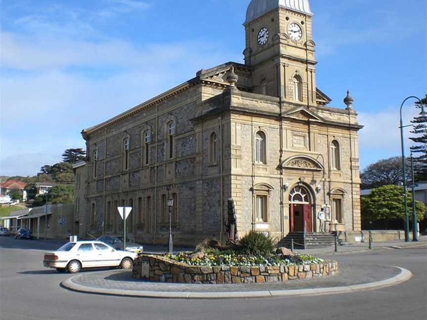 Albany Town Hall, Tourist attractions in Albany