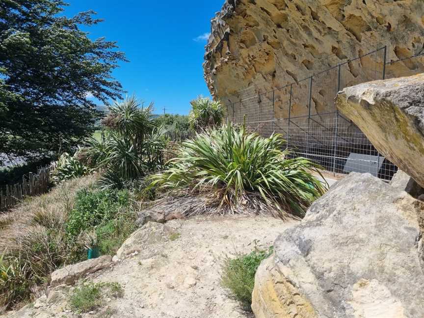 Maerewhenua Maori Rock Painting Site, Duntroon, New Zealand