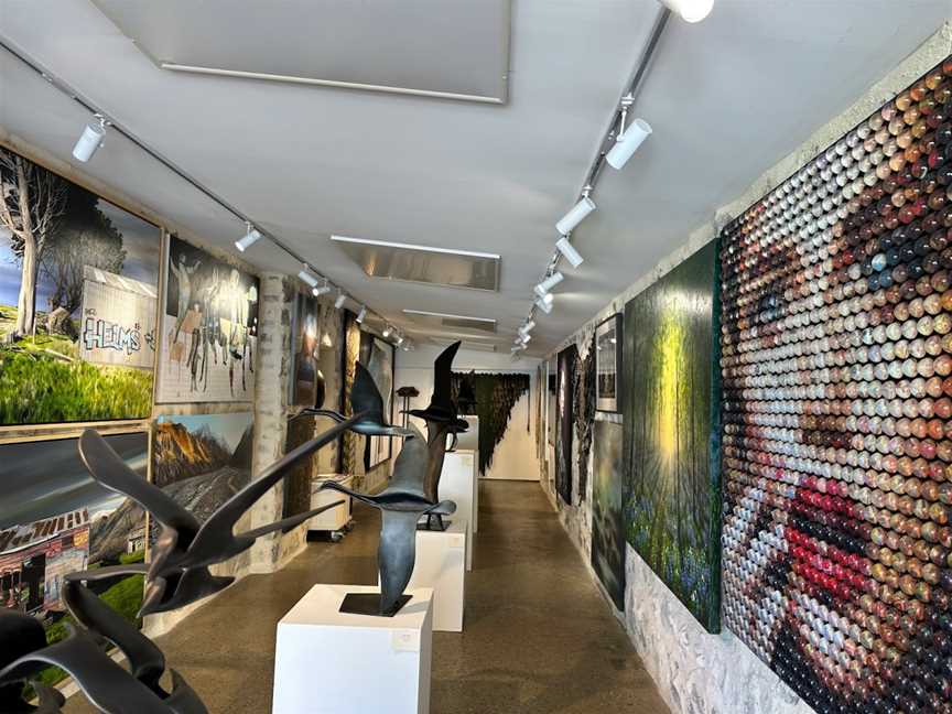 Artbay Gallery, Queenstown, New Zealand