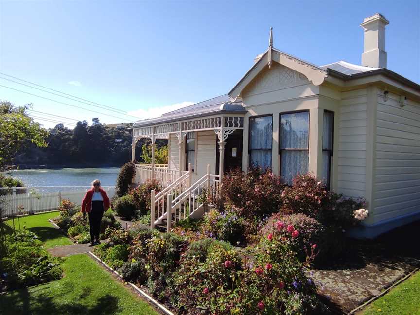 Fletcher House, Broad Bay, New Zealand