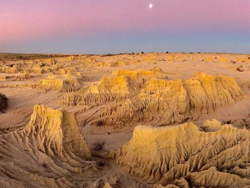 Red Top lookout and boardwalk, Mungo, NSW